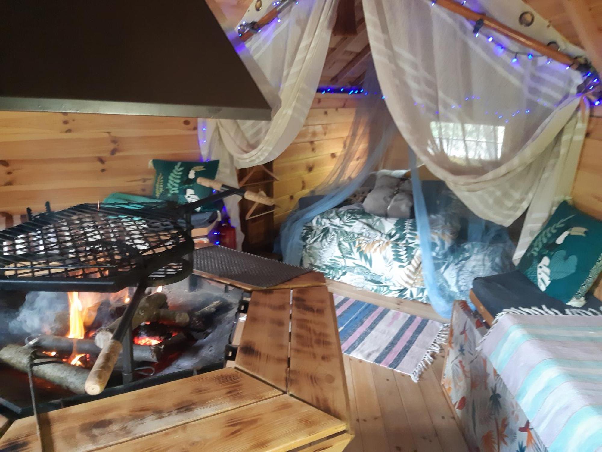 Private Lakeside Retreat Lodge Renac